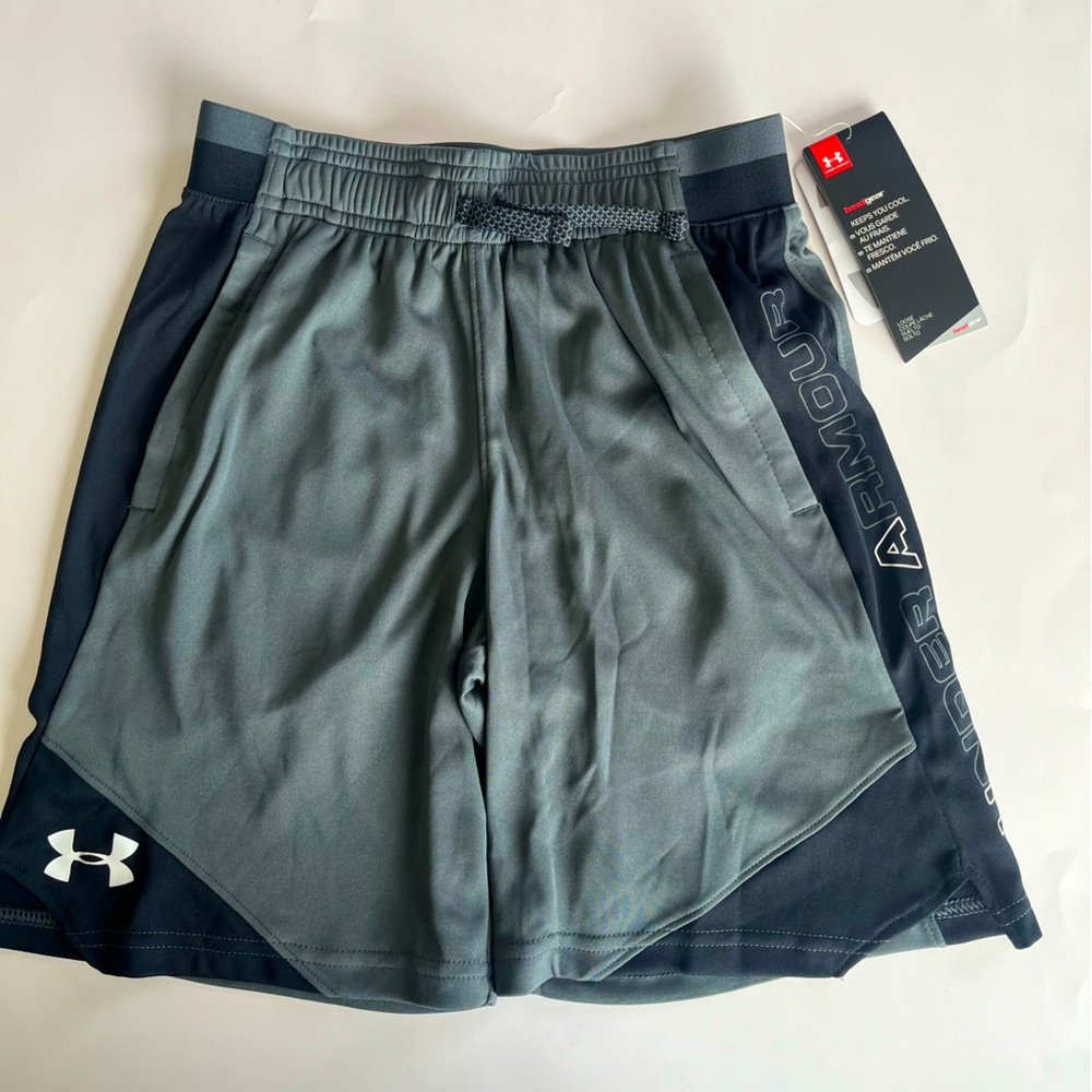Under Armour Boys Youth Small Gray Black Athletic‎ Shorts NEW